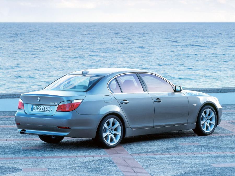  BMW 530i Sedan 2003 года  (фото 15 из 16)